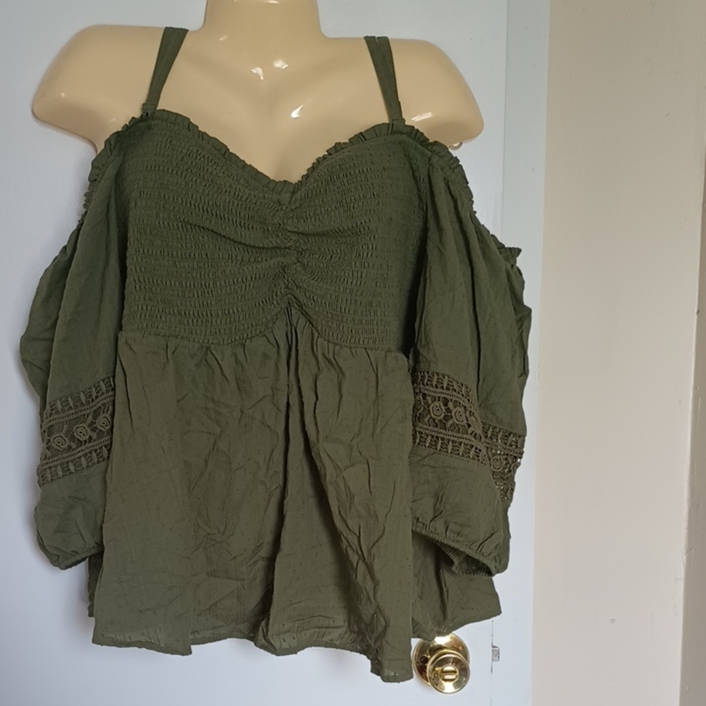 Torrid Smocked Cold Shoulder Top Size 3, Green